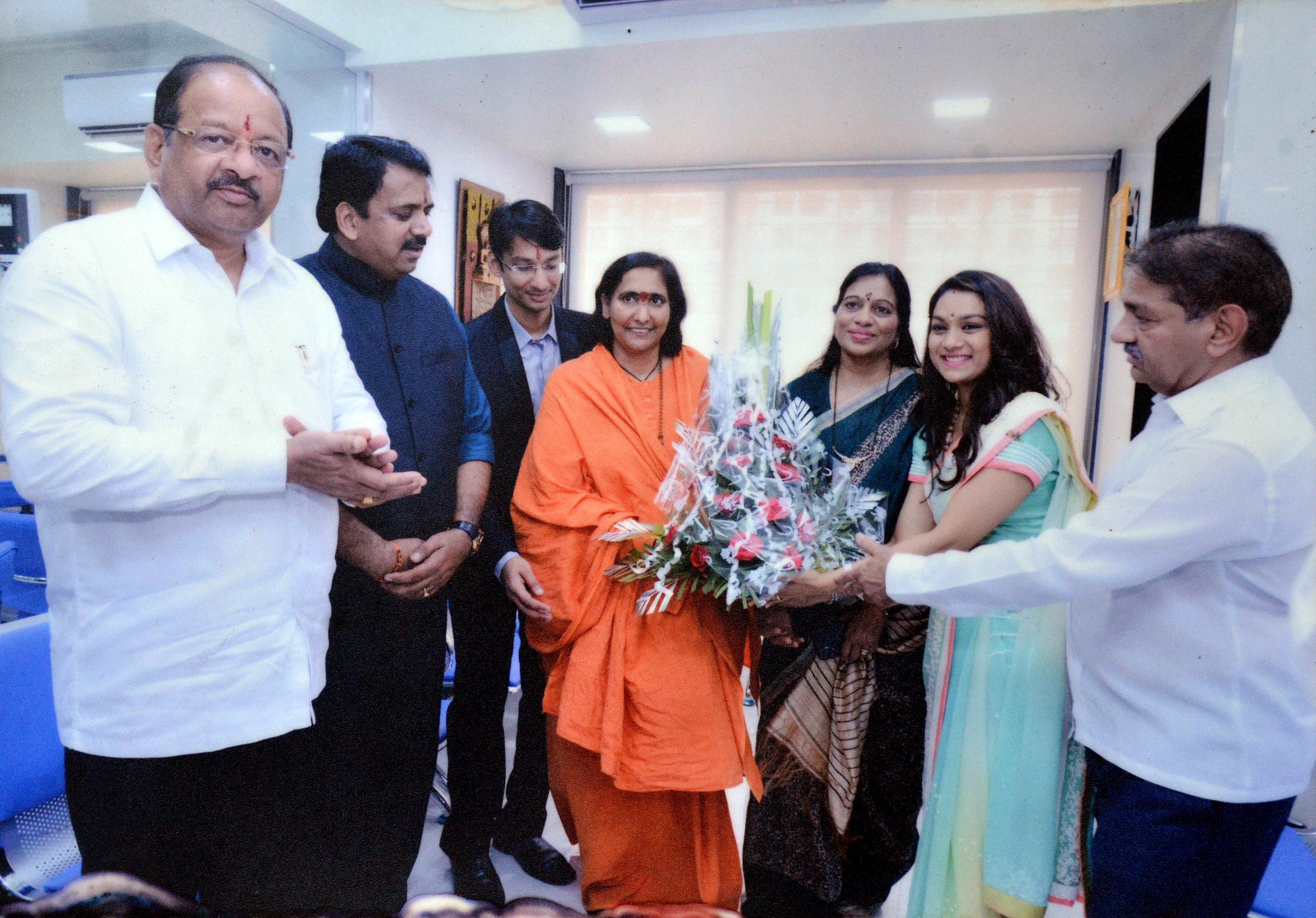 Shyam Aarti Agrawal with Gopal Shetty